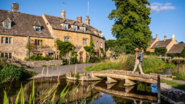 Enjoy a Cotswolds walking holiday | Tim Charody