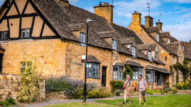 Discover the Cotswolds on a self-guided walk | Tim Charody