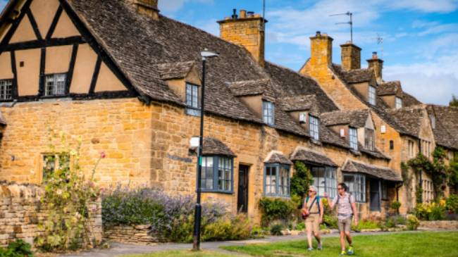 Discover the Cotswolds on foot | Tim Charody