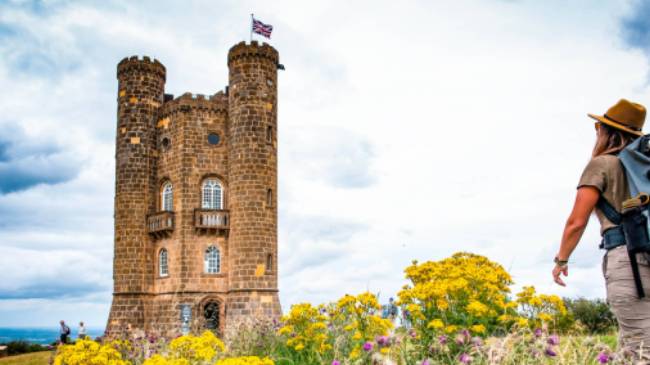 Hike to the iconic Broadway Tower in the Cotswolds | Tim Charody