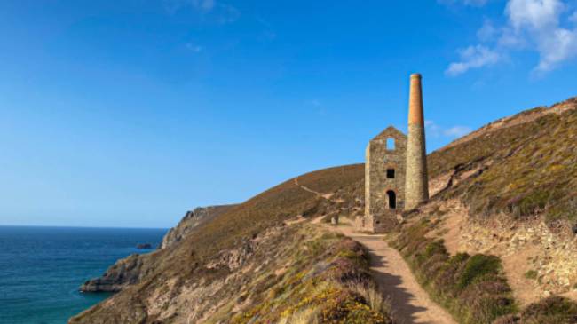 Towanroath pumping house, near St Agnes on the South West Coast Path