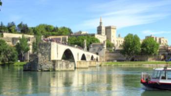 Discover beautiful Avignon in Provence