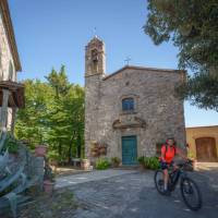 Cycle through pretty villages in Tuscany