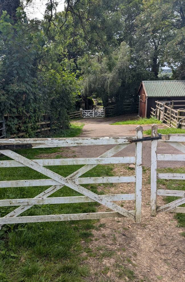 'Exploring the Cotswolds' Trip with Anna | <i>Anna Frank</i>