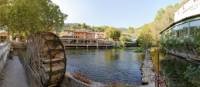 Start your hike at Fontaine-de-Vaucluse's mystical water source | François de Dijon