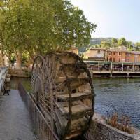 Start your hike at Fontaine-de-Vaucluse's mystical water source | François de Dijon