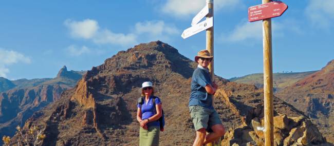 Walkers in the sun above Barranco Revolcardero